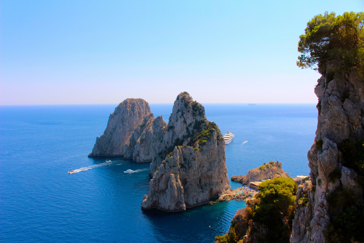 Only have 1 day in Capri? Don't want to waste all your time waiting in line for the Blue Grotto? Here are some great alternatives to spending 1 day in Capri
