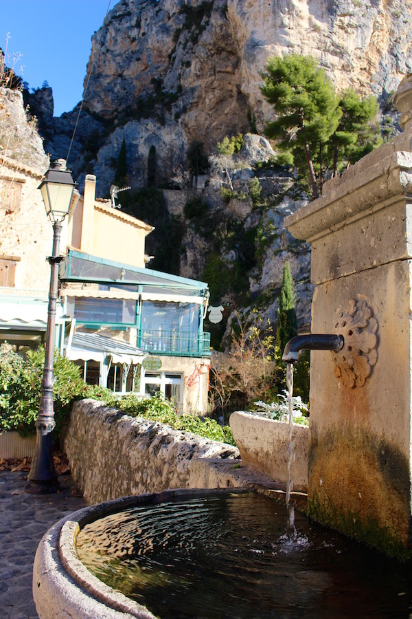 Moustiers Sainte-Marie and the Lac de Sainte Croix are two must stop stops in Provence, France!