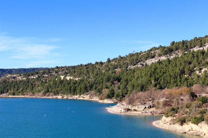 Moustiers Sainte-Marie and the Lac de Sainte Croix are two must stop stops in Provence, France!
