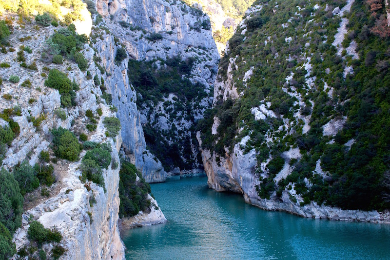 Moustiers Sainte-Marie and the Lac de Sainte Croix are two must stop stops in Provence, France!