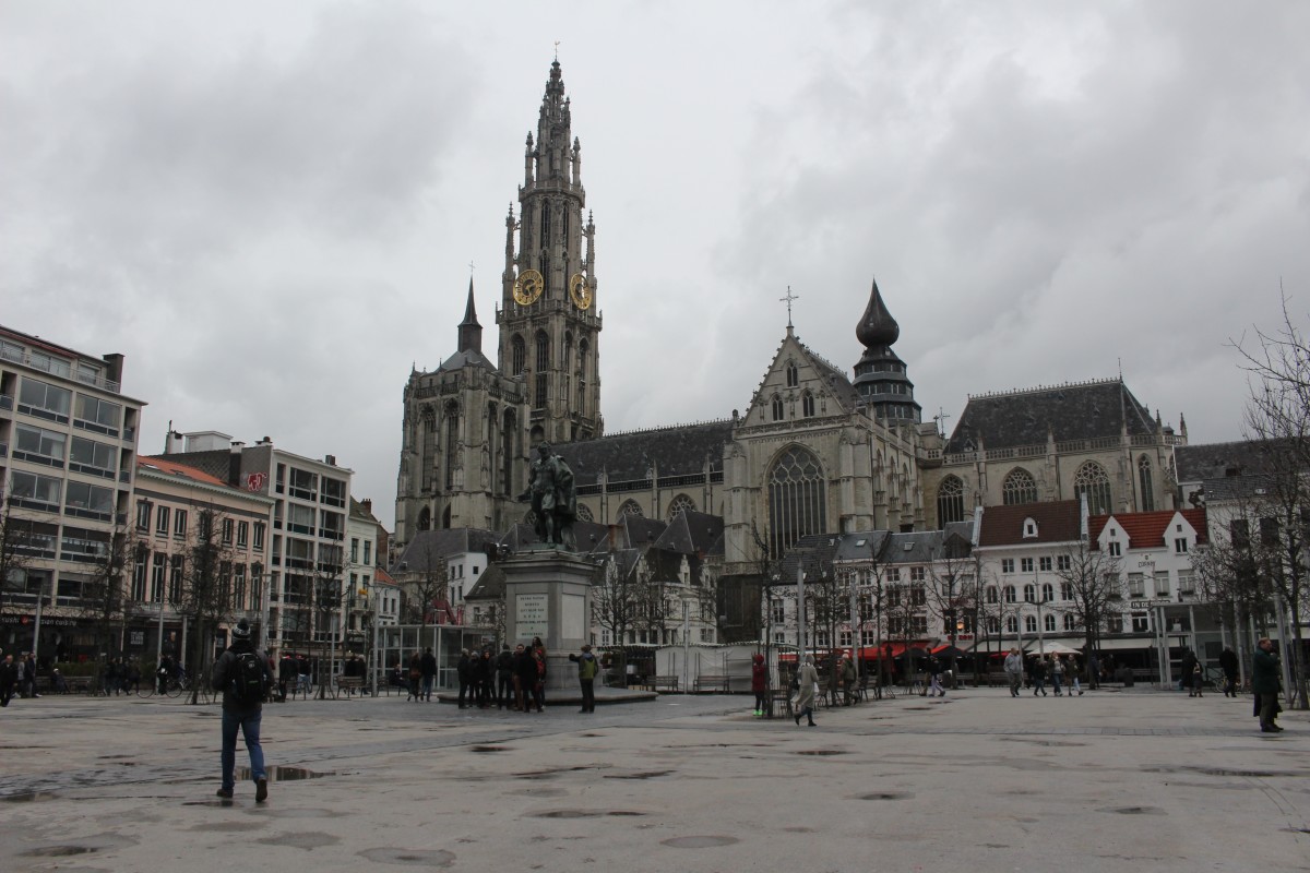 What to do with one day in Antwerp, Belgium. Mussels, Castles, Beer, and More!