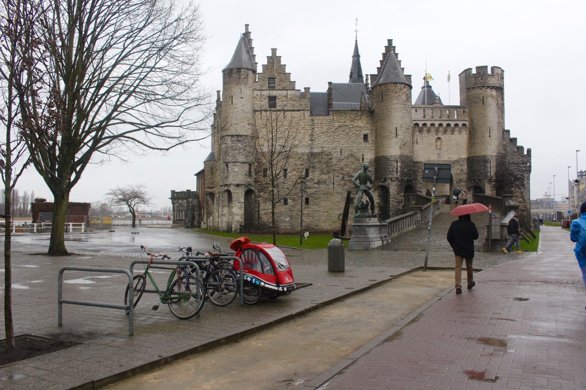 What to do with one day in Antwerp, Belgium. Mussels, Castles, Beer, and More!