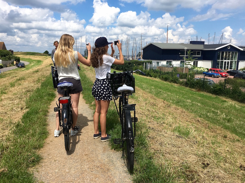 Looking for an unusual day trip from Amsterdam? Why not Naarden! Naarden is a 17th century fortified town about 30 miles east of Amsterdam. 