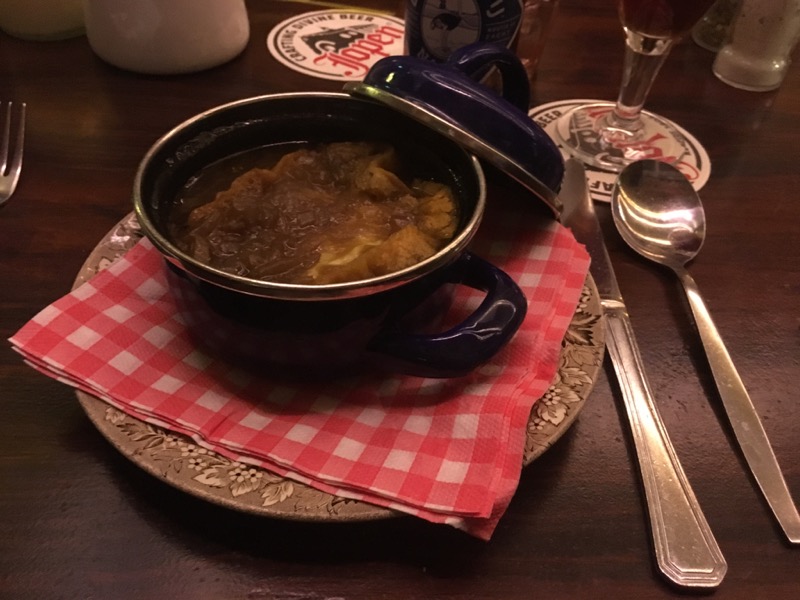 Quirky and traditional Dutch food in Amsterdam at Moeders #Dutch #stamppot #applepie