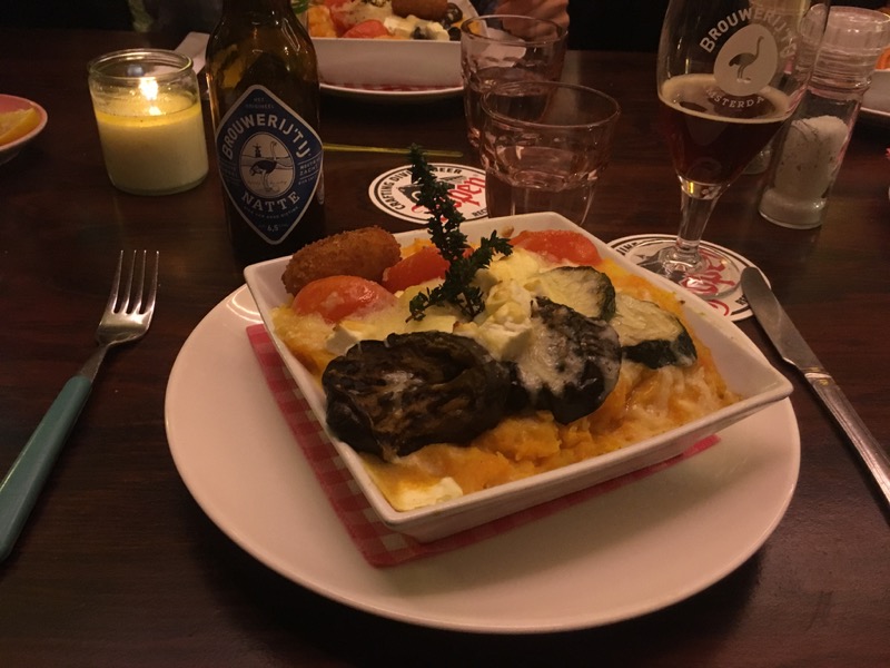 Quirky and traditional Dutch food in Amsterdam at Moeders #Dutch #stamppot #applepie