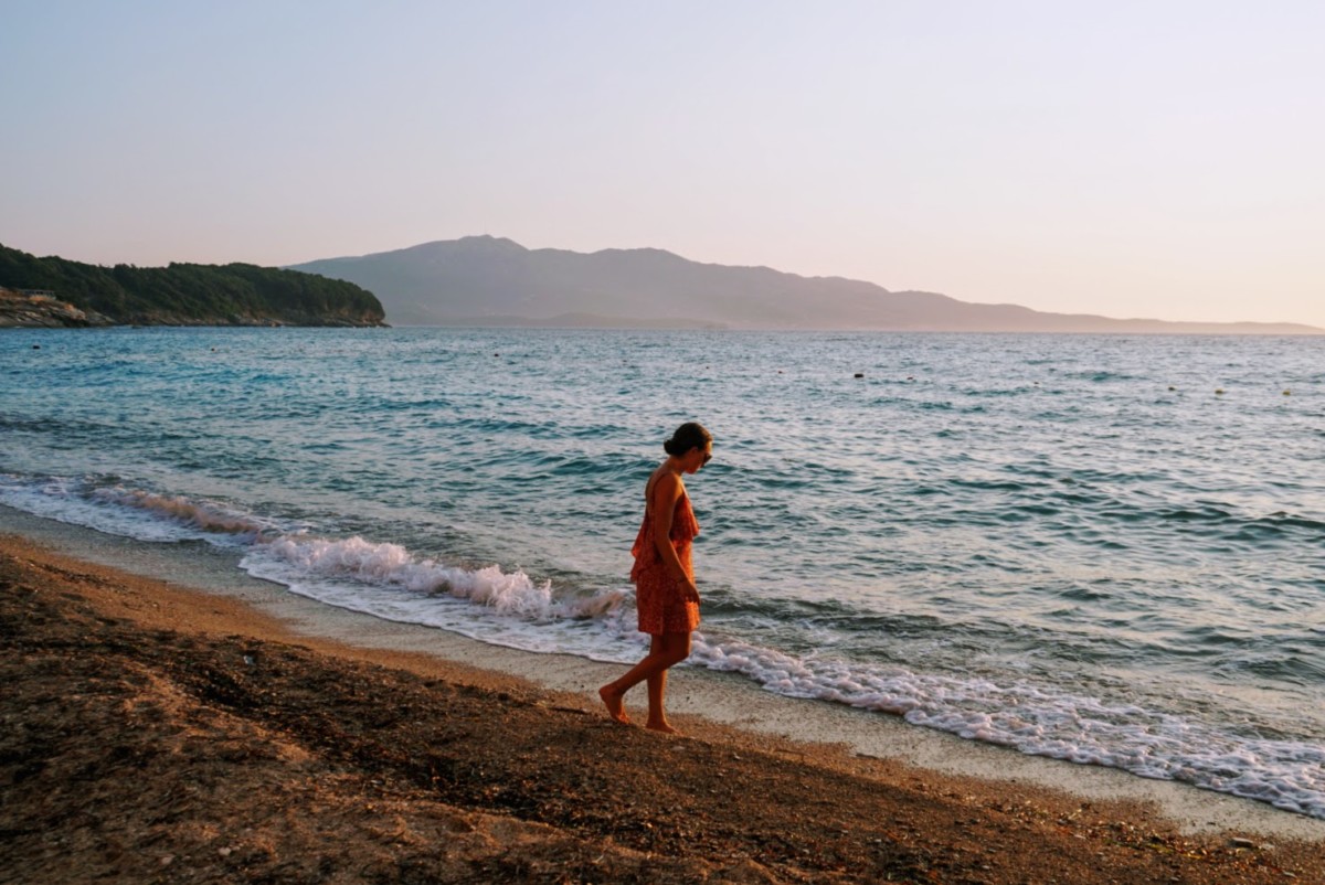 Me walking through the sand and skipping rocks in the sea just before sunset at Mirrors' Beach