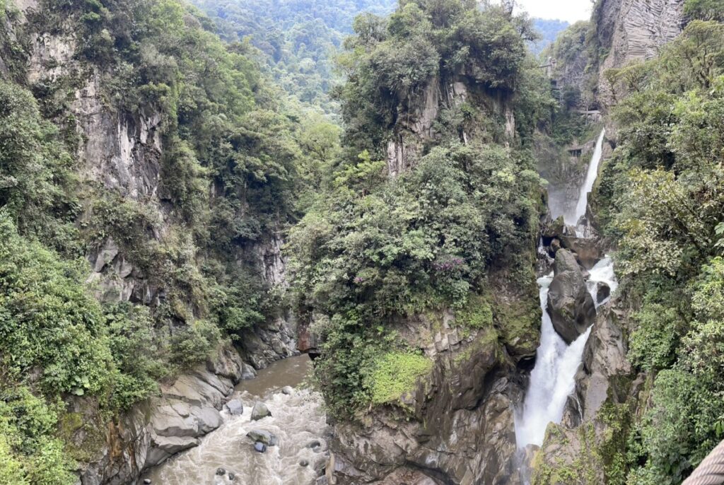 Pailon del Diablo waterfall park