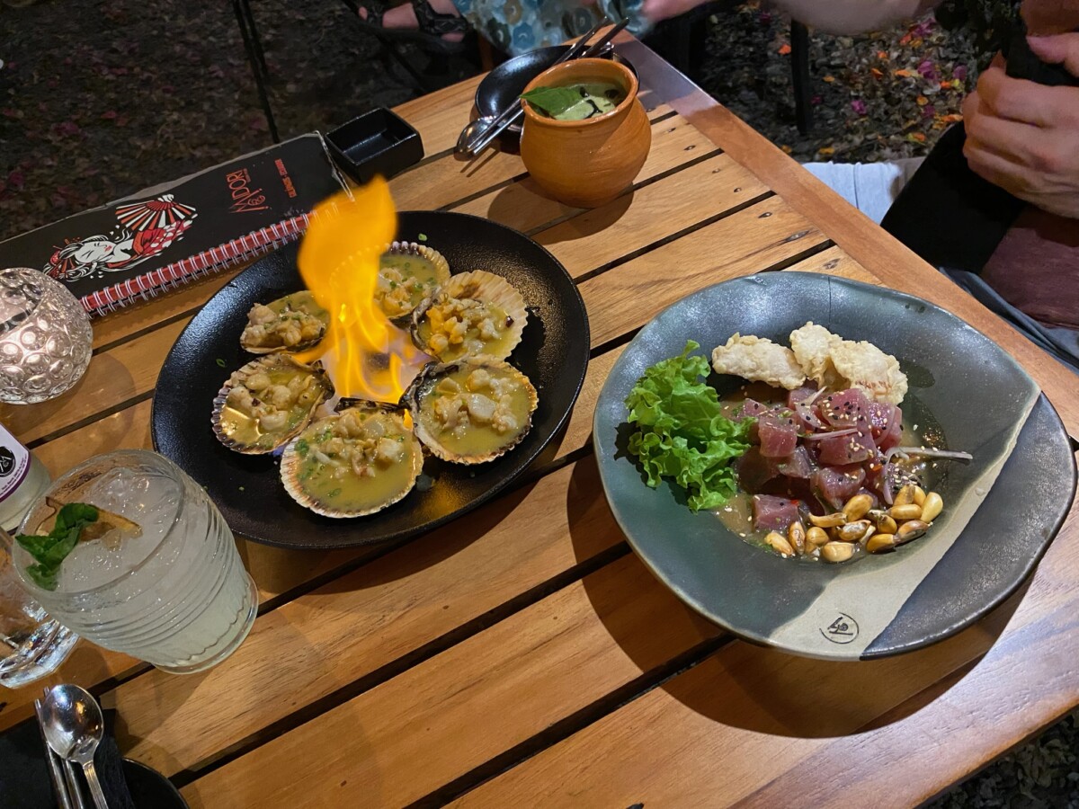 Oysters with a flame in the center and tuna ceviche. Where to eat sushi in Puerto Ayora. 