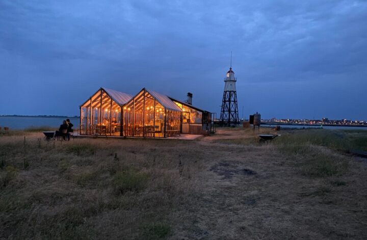 Vuurtoreneiland at dusk