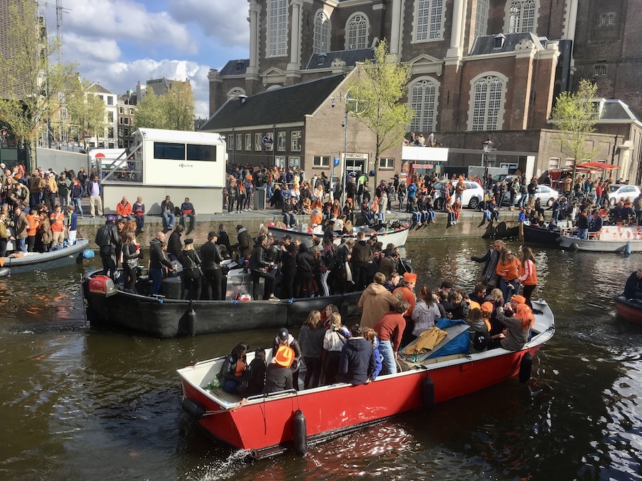 Boats on a sunny King's Day on the Prinsengracht